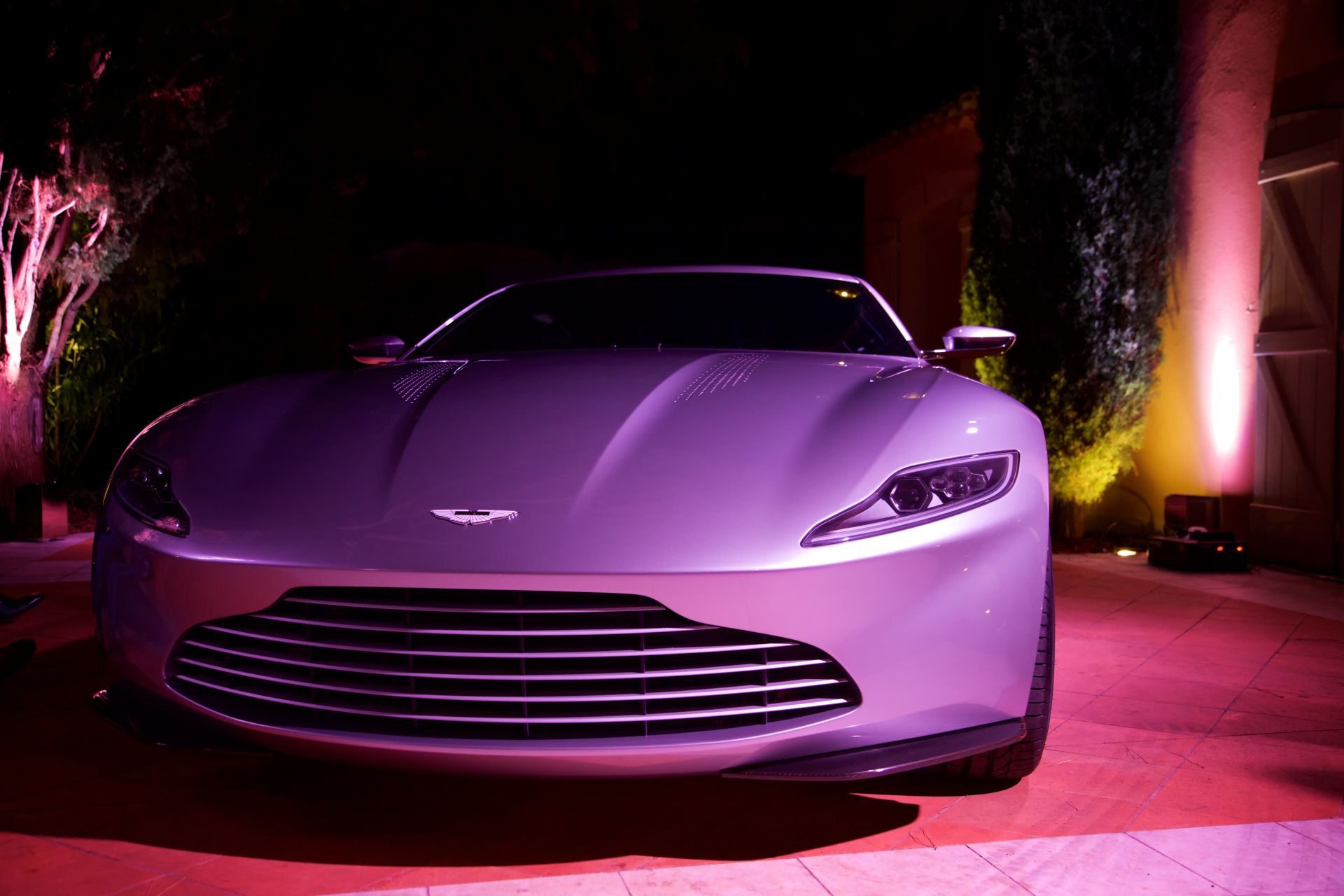 Aston Martin DB 10